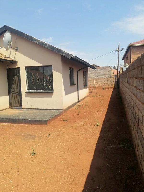 2 Bedroom Property for Sale in Protea Glen Gauteng