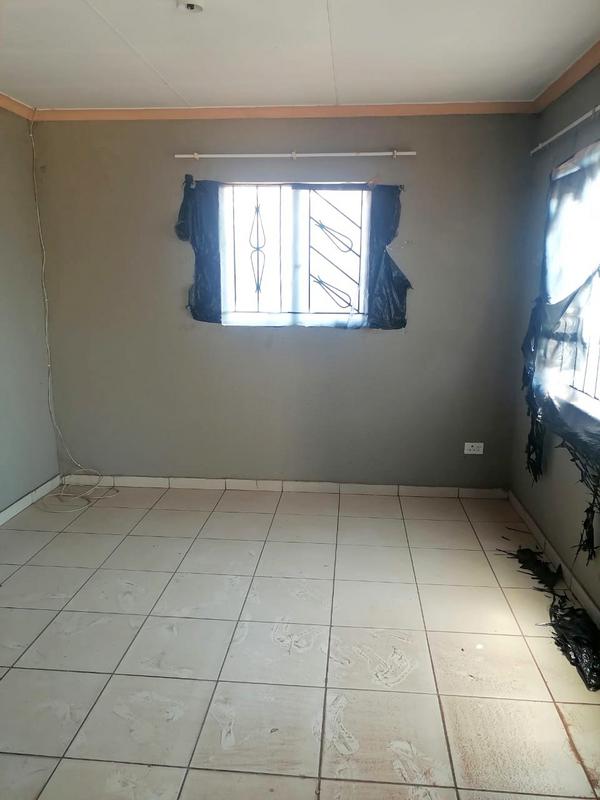 2 Bedroom Property for Sale in Protea Glen Gauteng