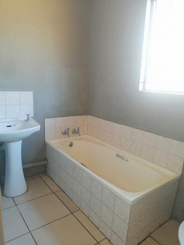 2 Bedroom Property for Sale in Protea Glen Gauteng