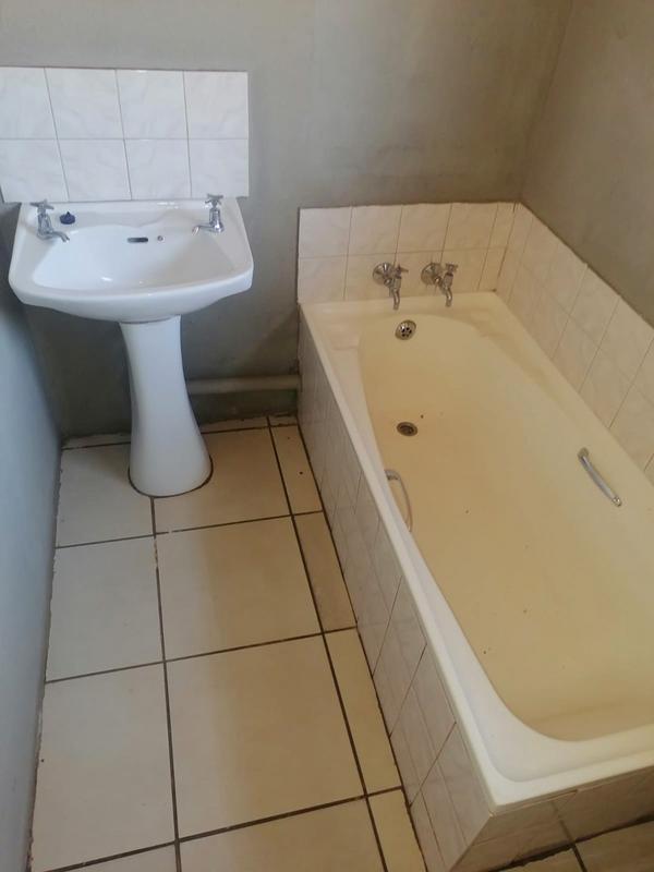 2 Bedroom Property for Sale in Protea Glen Gauteng