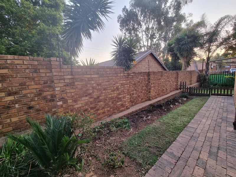 2 Bedroom Property for Sale in Wilgeheuwel Gauteng