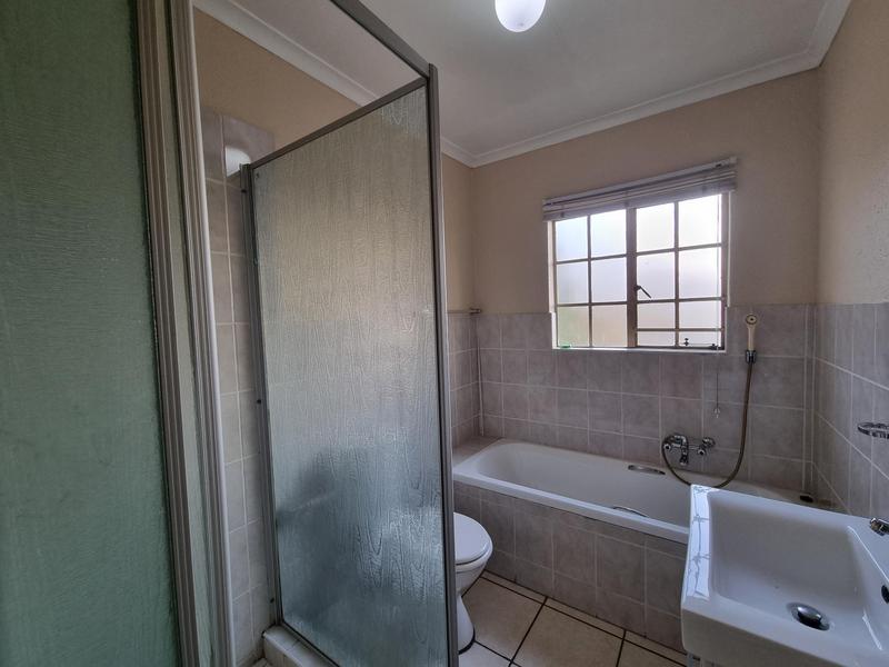 2 Bedroom Property for Sale in Wilgeheuwel Gauteng