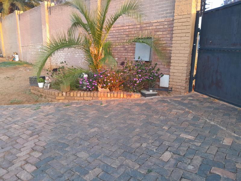 4 Bedroom Property for Sale in Bassonia Gauteng