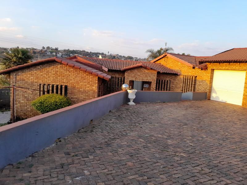 4 Bedroom Property for Sale in Bassonia Gauteng