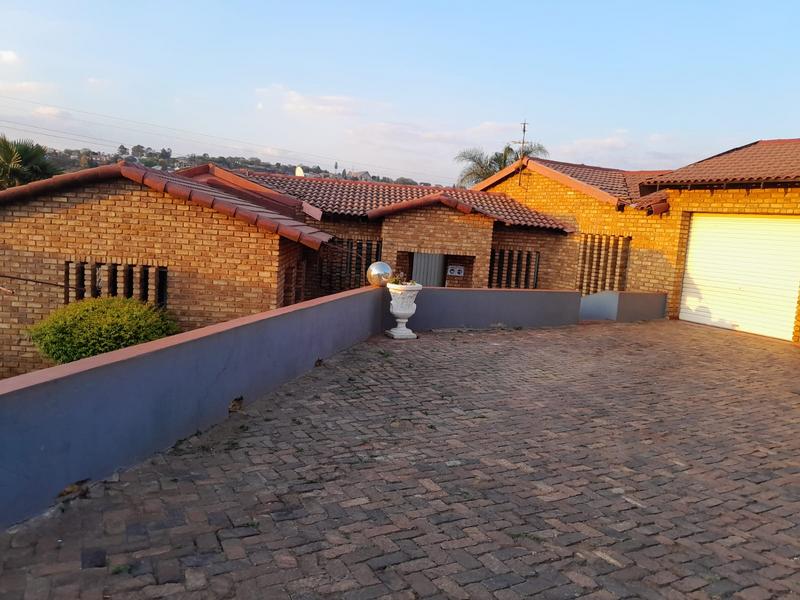 4 Bedroom Property for Sale in Bassonia Gauteng