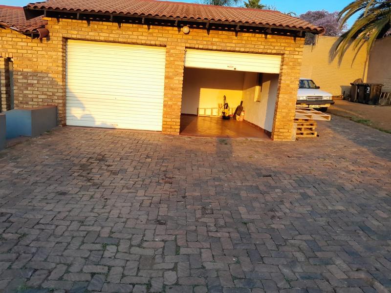 4 Bedroom Property for Sale in Bassonia Gauteng