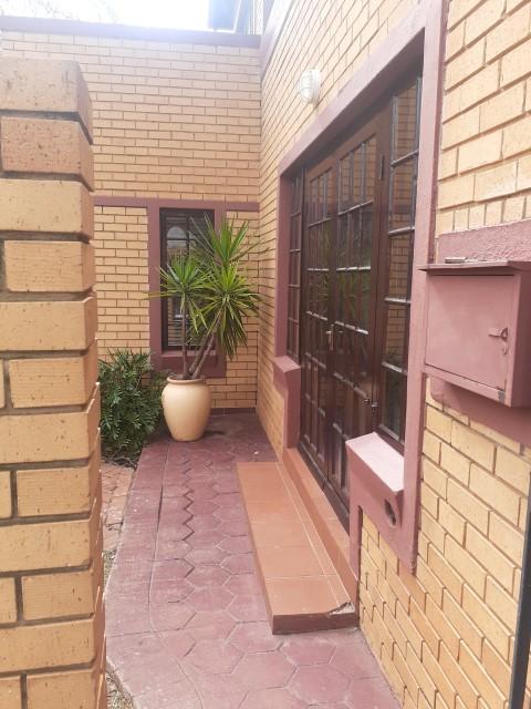 To Let 3 Bedroom Property for Rent in Eldoglen Gauteng