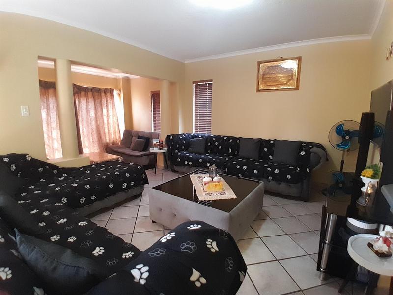 To Let 3 Bedroom Property for Rent in Eldoglen Gauteng