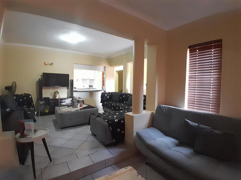 To Let 3 Bedroom Property for Rent in Eldoglen Gauteng