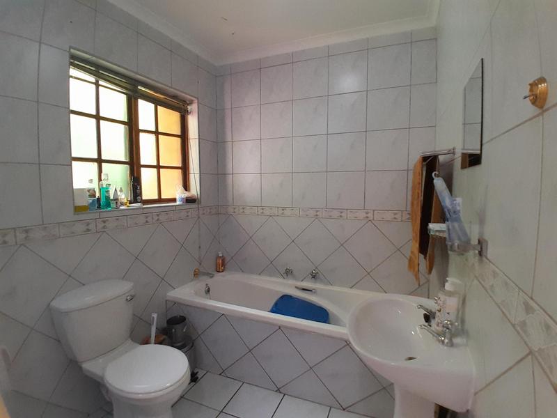 To Let 3 Bedroom Property for Rent in Eldoglen Gauteng