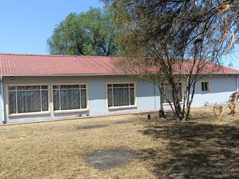 To Let 4 Bedroom Property for Rent in Louisrus Gauteng