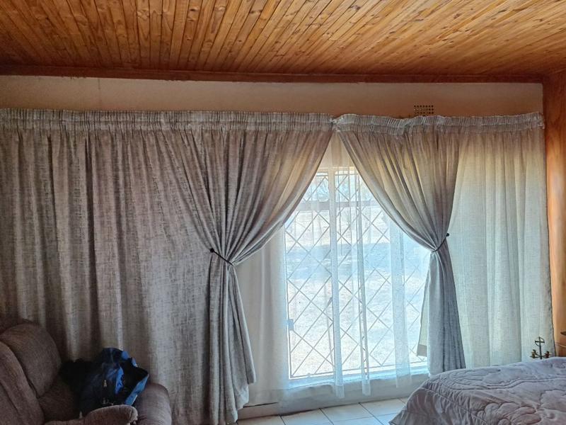 To Let 4 Bedroom Property for Rent in Louisrus Gauteng