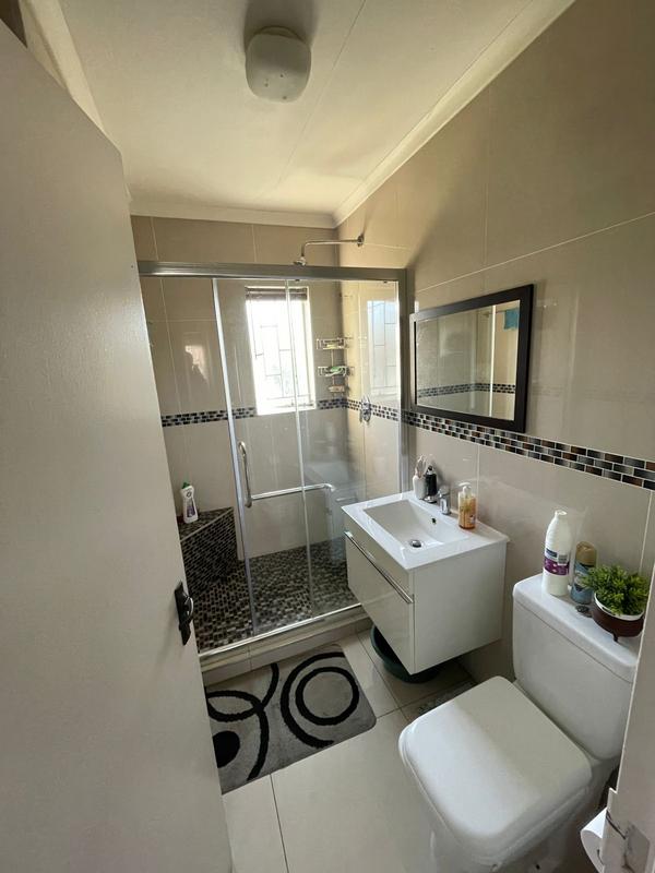 2 Bedroom Property for Sale in Greenstone Hill Gauteng