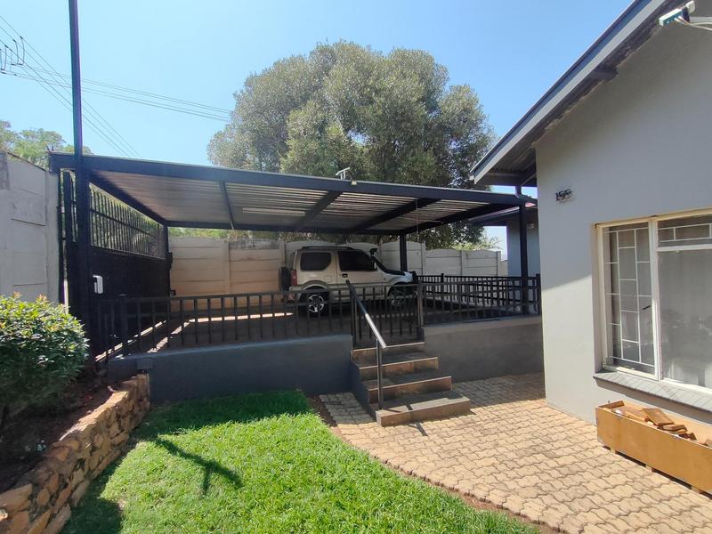 To Let 4 Bedroom Property for Rent in Mountain View Gauteng