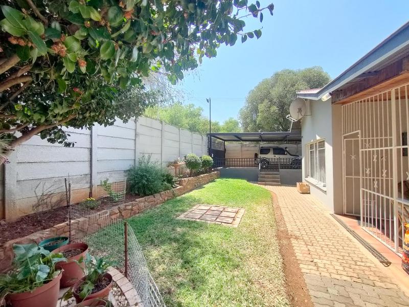 To Let 4 Bedroom Property for Rent in Mountain View Gauteng