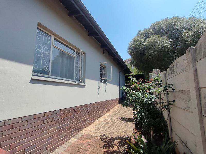 To Let 4 Bedroom Property for Rent in Mountain View Gauteng