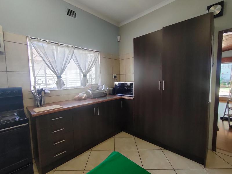 To Let 4 Bedroom Property for Rent in Mountain View Gauteng