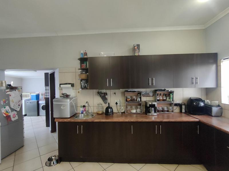 To Let 4 Bedroom Property for Rent in Mountain View Gauteng