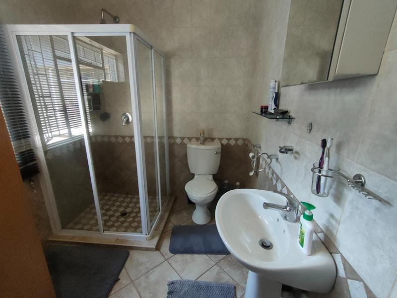 To Let 4 Bedroom Property for Rent in Mountain View Gauteng