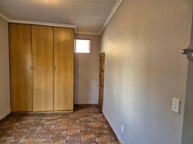 To Let 4 Bedroom Property for Rent in Mountain View Gauteng