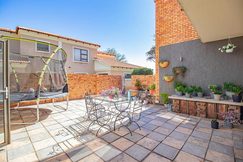 5 Bedroom Property for Sale in Theresa Park Gauteng