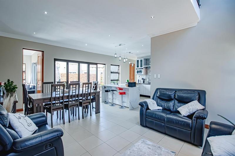 5 Bedroom Property for Sale in Theresa Park Gauteng