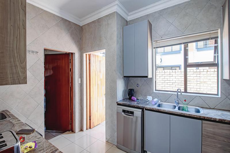 5 Bedroom Property for Sale in Theresa Park Gauteng