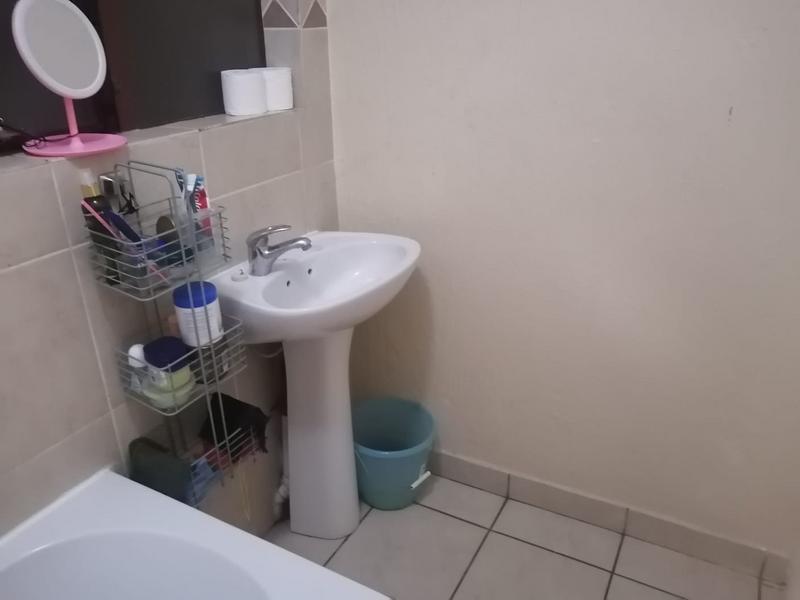 2 Bedroom Property for Sale in Tileba Gauteng