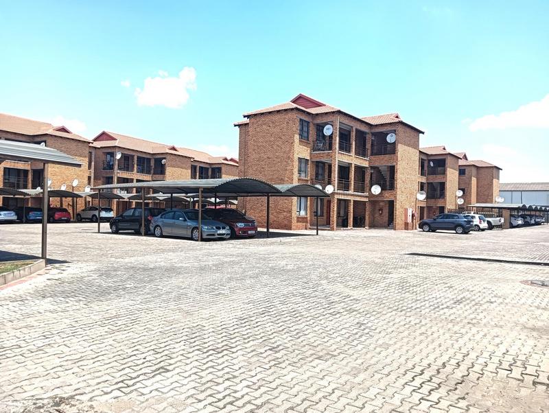 2 Bedroom Property for Sale in Cruywagenpark Gauteng