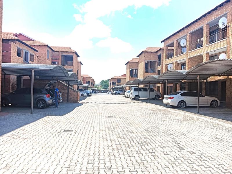 2 Bedroom Property for Sale in Cruywagenpark Gauteng