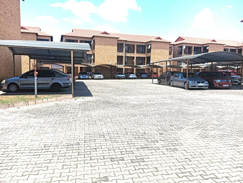 2 Bedroom Property for Sale in Cruywagenpark Gauteng