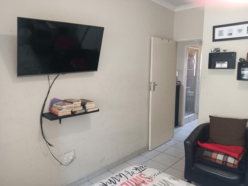 2 Bedroom Property for Sale in Cruywagenpark Gauteng