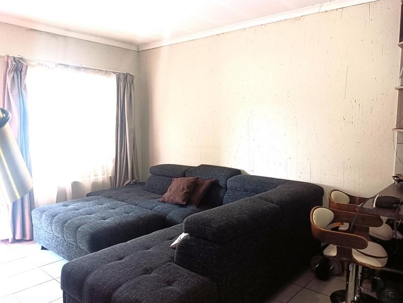 2 Bedroom Property for Sale in Cruywagenpark Gauteng