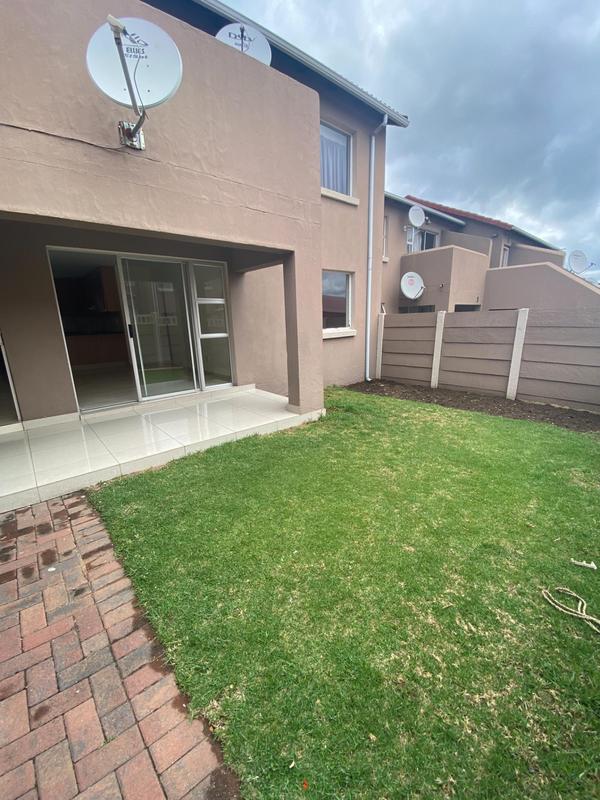 To Let 2 Bedroom Property for Rent in Vorna Valley Gauteng