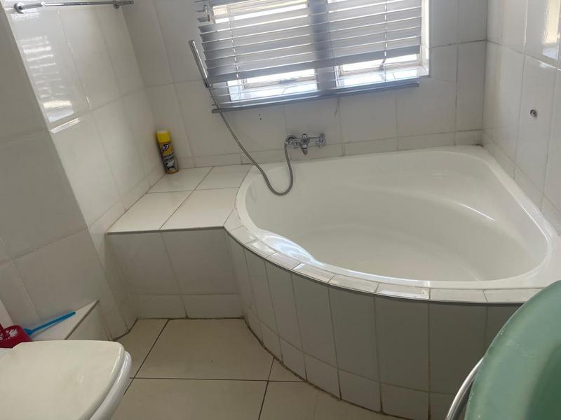 3 Bedroom Property for Sale in Bassonia Gauteng