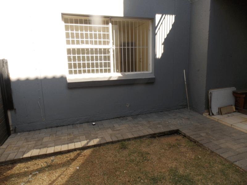 To Let 2 Bedroom Property for Rent in Bardene Gauteng