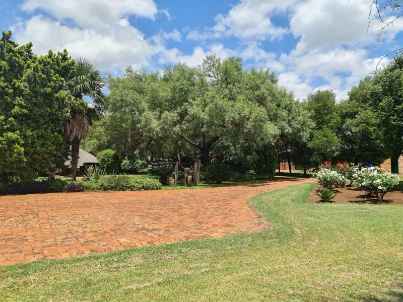 4 Bedroom Property for Sale in Haakdoornboom AH Gauteng