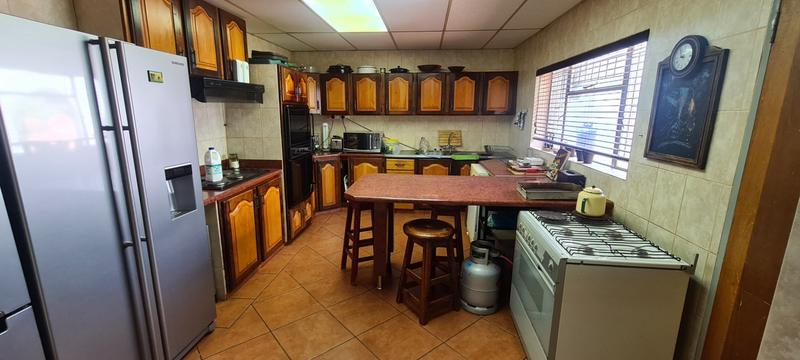 4 Bedroom Property for Sale in Haakdoornboom AH Gauteng