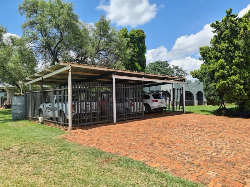 4 Bedroom Property for Sale in Haakdoornboom AH Gauteng