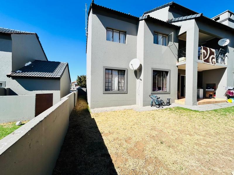 2 Bedroom Property for Sale in Noordwyk Gauteng