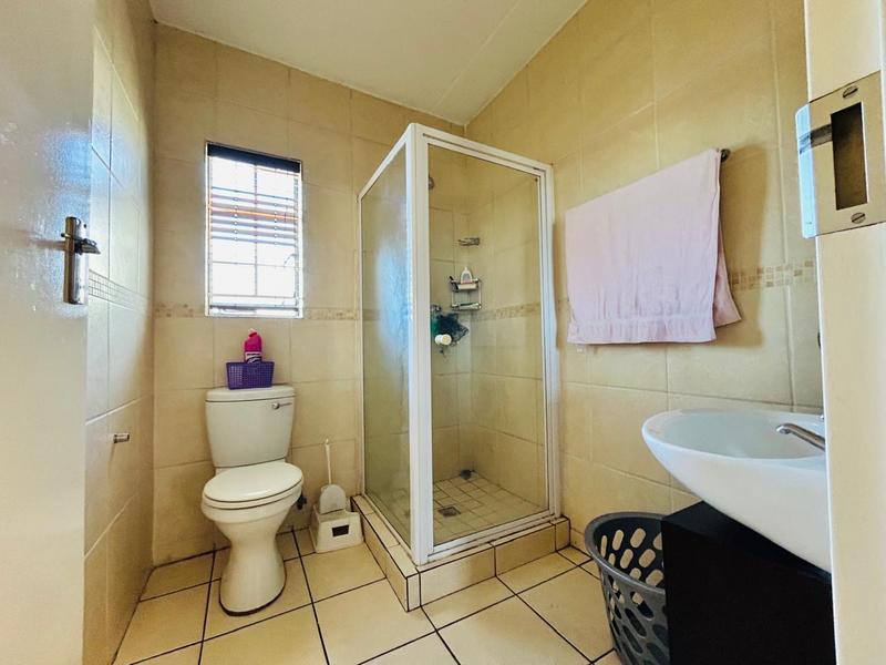 2 Bedroom Property for Sale in Noordwyk Gauteng