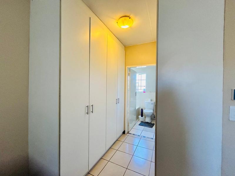 2 Bedroom Property for Sale in Noordwyk Gauteng