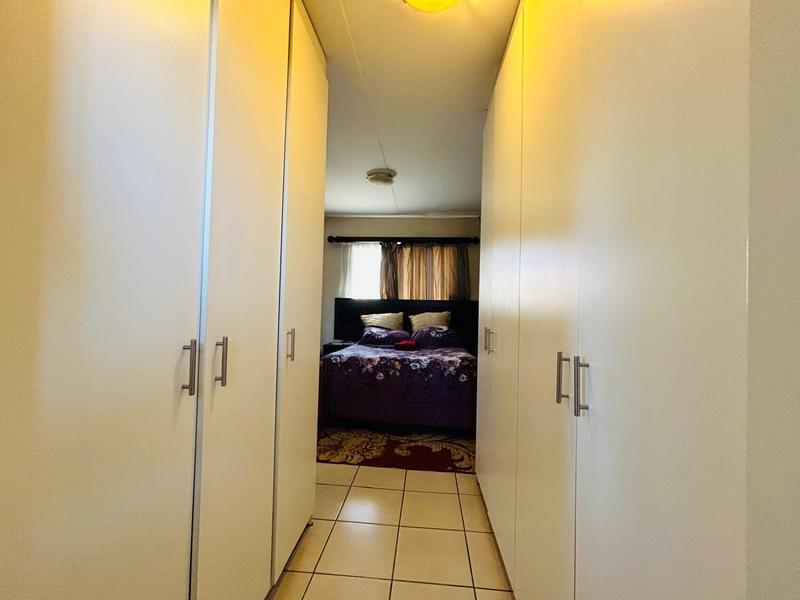 2 Bedroom Property for Sale in Noordwyk Gauteng