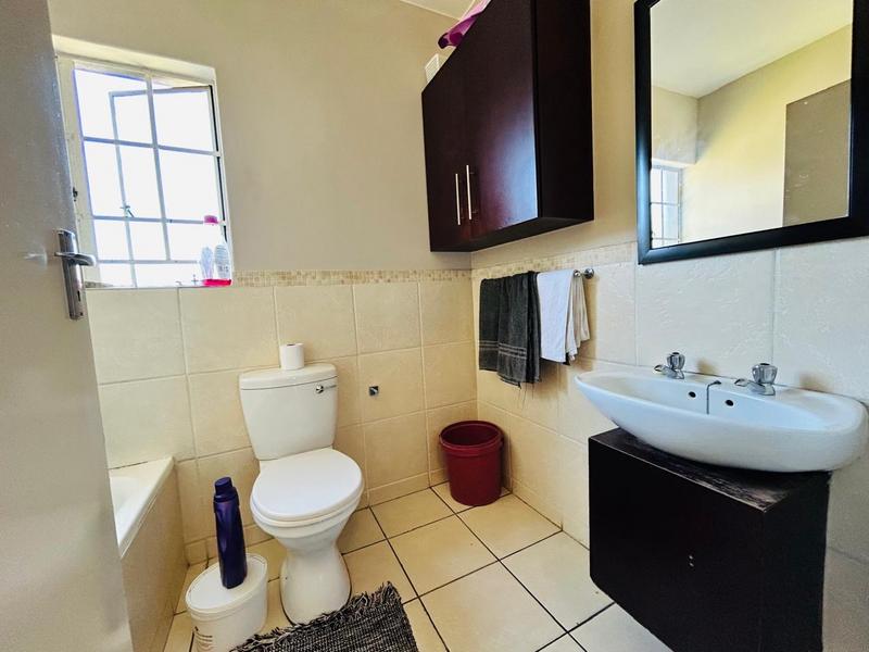 2 Bedroom Property for Sale in Noordwyk Gauteng