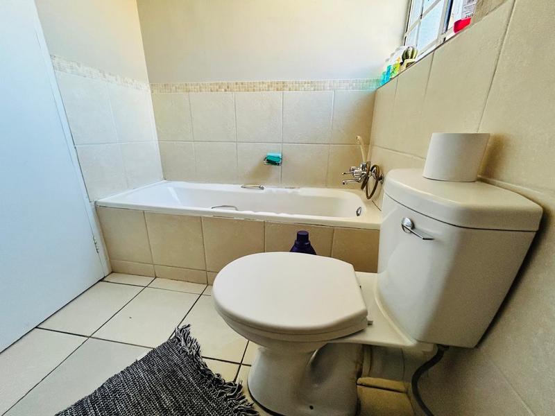 2 Bedroom Property for Sale in Noordwyk Gauteng