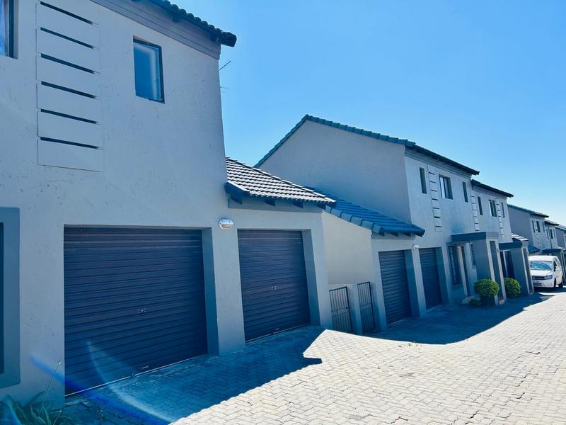 2 Bedroom Property for Sale in Noordwyk Gauteng