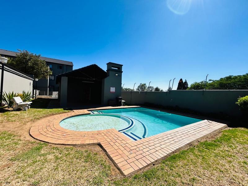 2 Bedroom Property for Sale in Noordwyk Gauteng