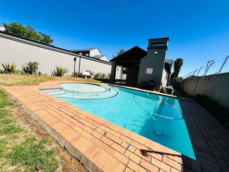 2 Bedroom Property for Sale in Noordwyk Gauteng