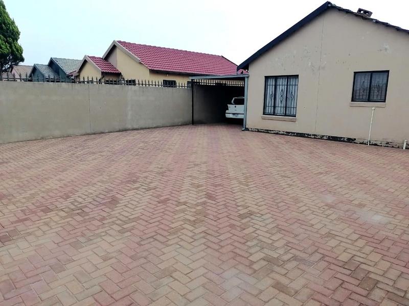 2 Bedroom Property for Sale in Protea Glen Gauteng