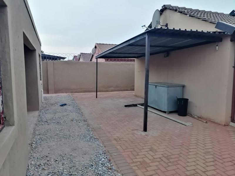 2 Bedroom Property for Sale in Protea Glen Gauteng